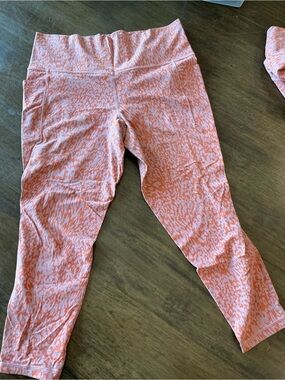 Athleta Salutation Stash Pocket 7/8 Leggings